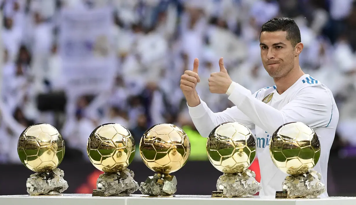 3. Menjuarai Ballon D'or dan FIFA's Player of the Year di dua liga berbeda, yakni ketika bermain untuk Manchester United dan Real Madrid. (AFP/Pierre-Philippe Marcou)