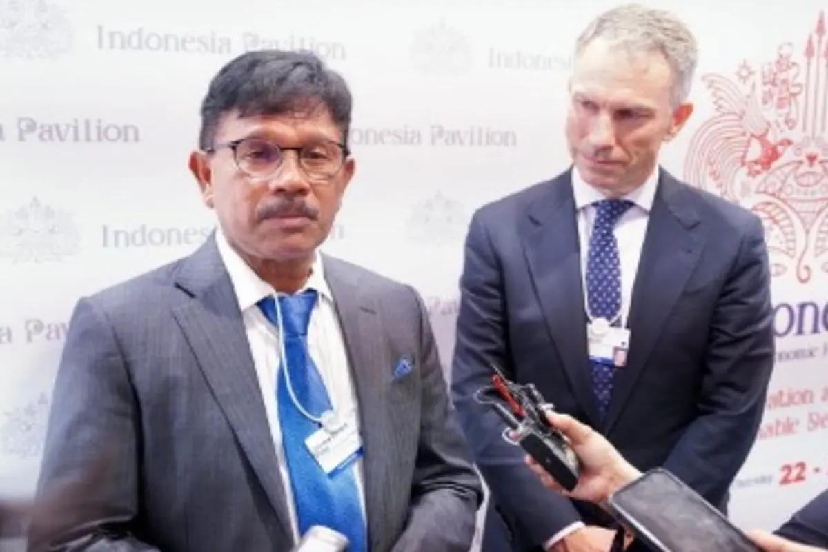 Menkominfo RI Johhny G Plate (kiri) dan President Google Asia Pacifik Scoot Beamount (kanan), pada sela-sela acara World Economy Forum di Davos, Swiss, Senin (23/05/2022)