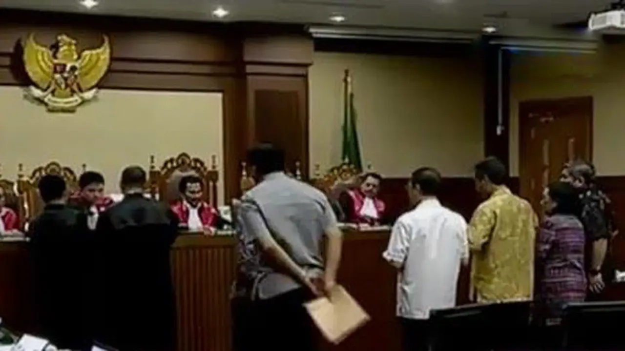 Sidang E-KTP hingga Operasi Pungli