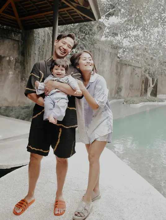 Melalui akun Instagramnya, Tarra Budiman dan Gya Sadiqah terlihat selalu mengajak Kalea liburan. Sebelum ke Bali, Tarra dan Gya terlihat pernah membawa Kalea berlibur ke negeri Sakura. (Liputan6.com/IG/@gyaps)
