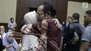 Terdakwa suap putusan perkara perdata yang juga Hakim PN Jakarta Selatan, Iswahyu Widodo usai menjalani sidang putusan di Pengadilan Tipikor, Jakarta, Kamis (11/7/2019). Bersama Irwan, Iswahyu Widodo dihukum 4 tahun 6 bulan penjara denda Rp200 juta subsider 2 bulan. (Liputan6.com/Helmi Fithriansyah)