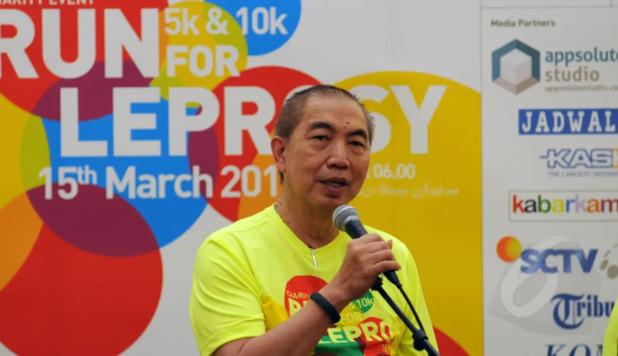 CEO Binus Grup, Bernard Gunawan memberikan sejumlah keterangan saat jumpa pers ”Run for Leprosy” di Tangerang, Kamis (26/2/2015). ”Run for Leprosy” diselenggarakan guna membantu pengembangan komunitas kusta. (Liputan6.com/Helmi Fithriansyah) 