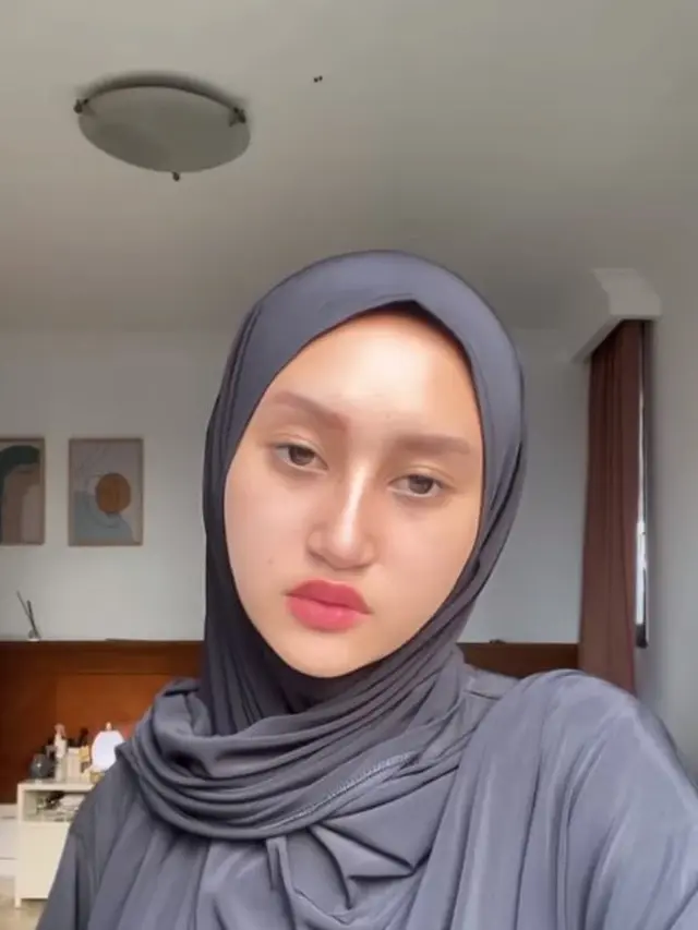 Permesta Dhyaz Berhijab