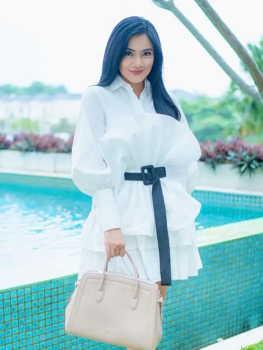 Titi Kamal juga tetap terlihat cantik menawan meskipun usianya tak muda lagi. Seperti diketahui, Titi Kamal lahir pada 7 Desember 1981. (Foto: instagram.com/titi_kamall)
