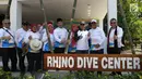 Menteri Pariwisata Arief Yahya (kedua kanan), Wagub Banten Andika Hazrumy (kelima kanan) dan jajaran pemerintah foto bersama pada pembukaan Festival Pesona Tanjung Lesung di Pandeglang, Banten (28/9). (Liputan6.com/HO/Nick)