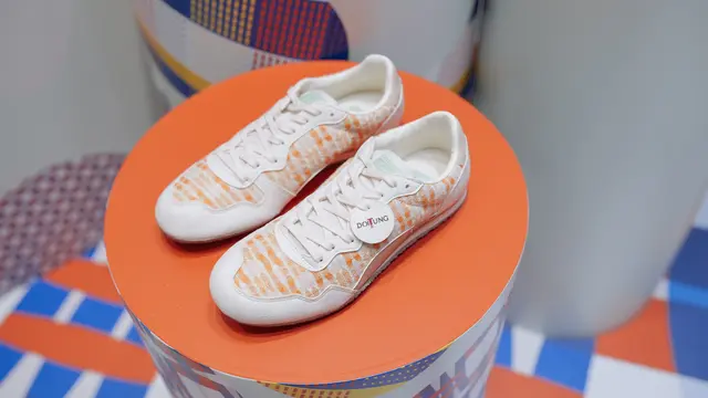 Kolaborasi Kedua Onitsuka Tiger dan DoiTung, Luncurkan Sepatu Corak Tenun dengan Warna-warna Vibrant