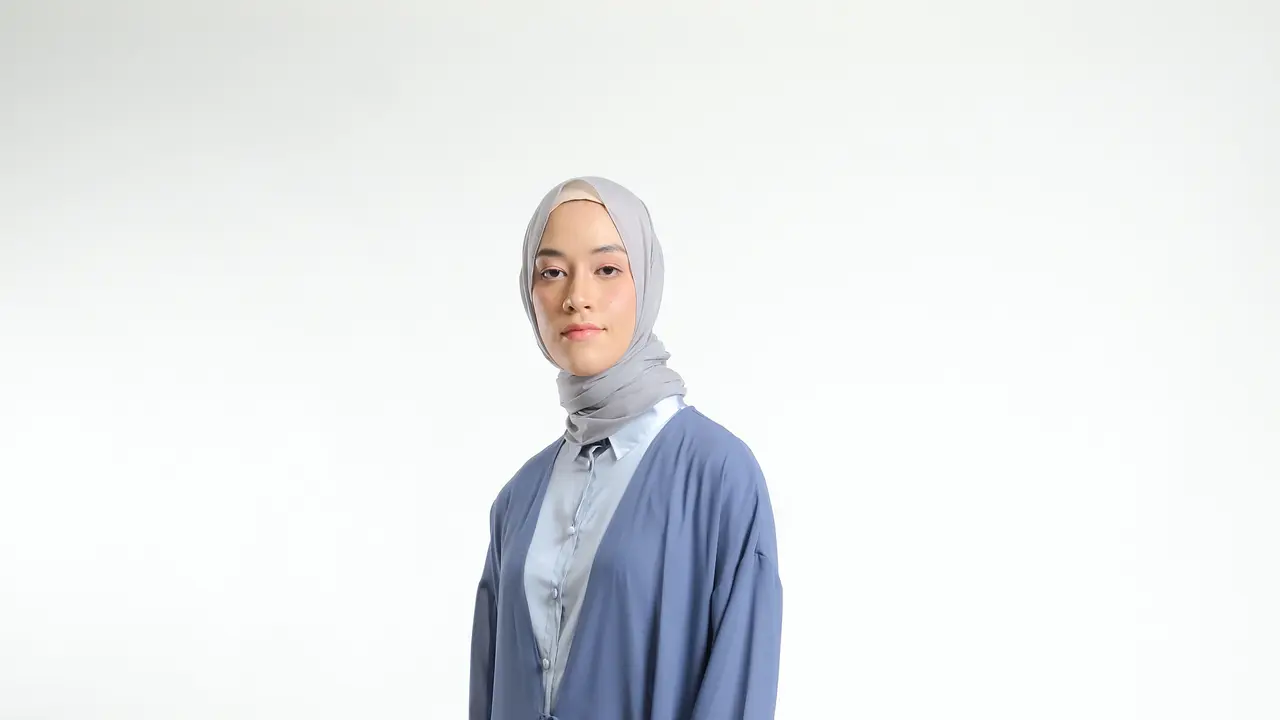 Padu Padan Outfit Berbahan Satin untuk Tampil Cantik di Hari Lebaran