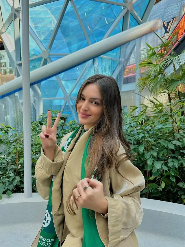 8 Potret Suporter Arab Saudi di Piala Dunia 2022 yang Viral karena Paras Cantiknya, Disebut Mirip Nia Ramadhani