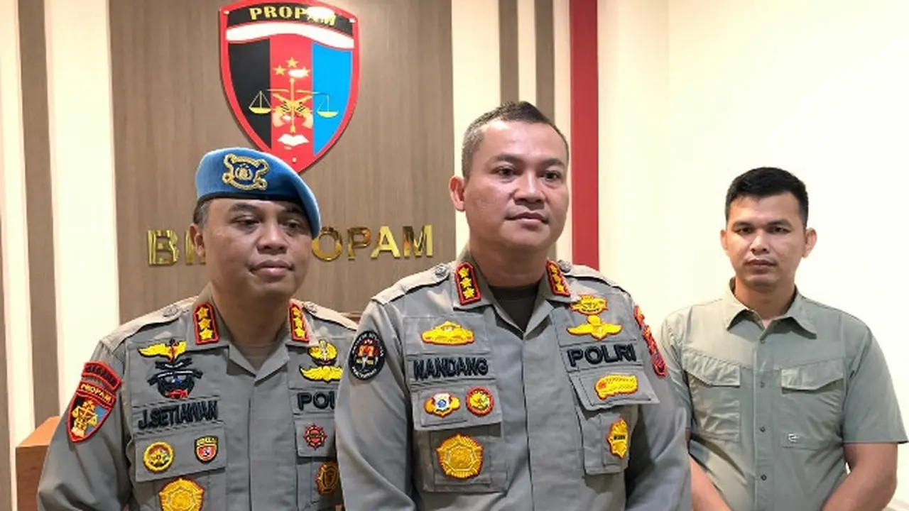 Kabid Humas Polda Riau Kombes Nandang Mu'min Wijaya memberikan keterangan perkembangan kasus Bripka Andry Darma Irawan.