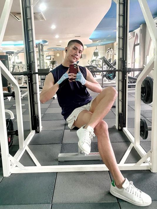 <p>Ricky Cuaca sukses menurunkan berat badannya sampai sekitar 60 kilogram. (Instagram/rickycuaca)</p>