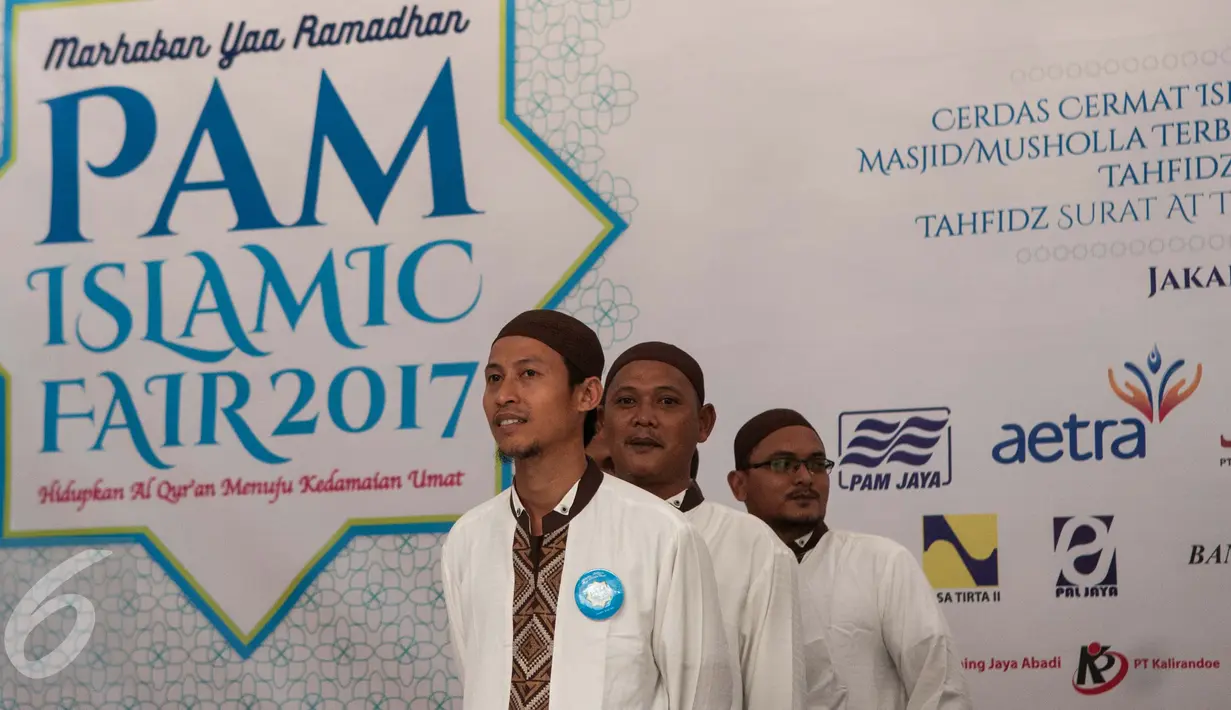 Para peserta berpartisipasi dalam acara PAM Islamic Fair 2017 di Jakarta, Rabu (10/5). Berbagai acara digelar, termasuk Cerdas Cermat, Tahfidz, Murrotal, Masjid/Musholla terbaik, Poster Islami dan Salam Silaturahmi. (Liputan6.com/Gempur M Surya)