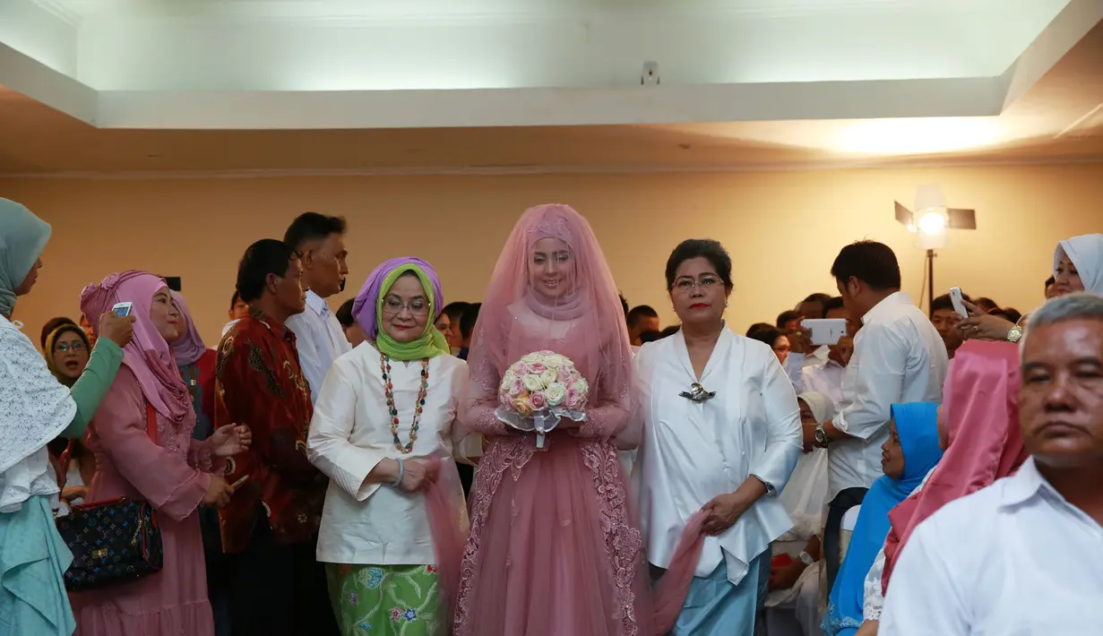 Akad nikah Risty Tagor dan Stuart Collin (M. Akrom Sukarya/bintang.com)
