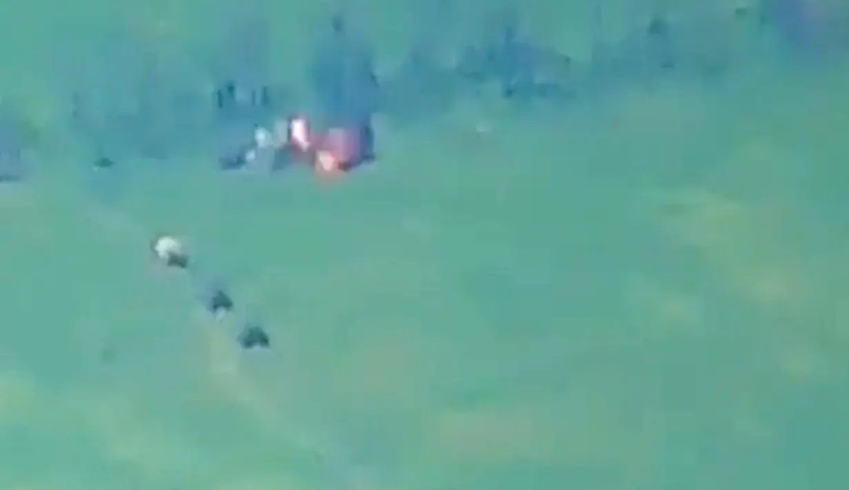 Dalam laporan terbaru pada Minggu (4/6) waktu setempat, Kementerian Pertahanan Rusia menyatakan bahwa 'musuh melancarkan serangan besar-besaran di lima sektor garis depan pertempuran' di wilayah selatan Donetsk. (Russian Defense Ministry Press Service via AP)