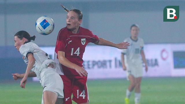 Foto: Isa Warps Tampil Spartan, Sang Pahlawan Kemenangan Timnas Indonesia Putri vs Kirgistan