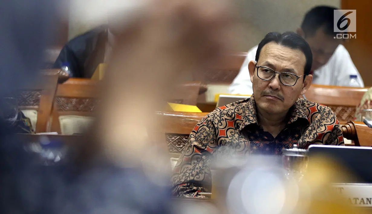 Dirut BPJS KEsehatan Fachmi Idris mengikuti Rapet Kerja Gabungan dengan Komisi XI dan IX DPR di Kompleks Parlemen, Jakarta, Senin (2/9/2019). Rakergab membahas berbagai agenda penting di bidang kesehatan salah satunya tentang rencana kenaikan iuran BPJS yang di tolak DPR. (Liputan6.com/Johan Tallo)