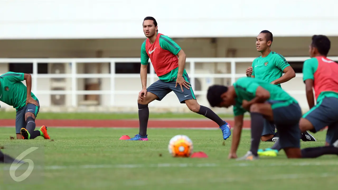 20170320-Ezra Walian Ikuti Latihan Resmi Timnas Indonesia U-22-Tebe