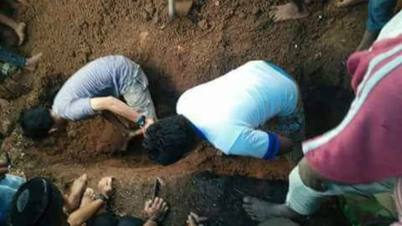 Makam Mantan Kepala Desa Digali Kembali