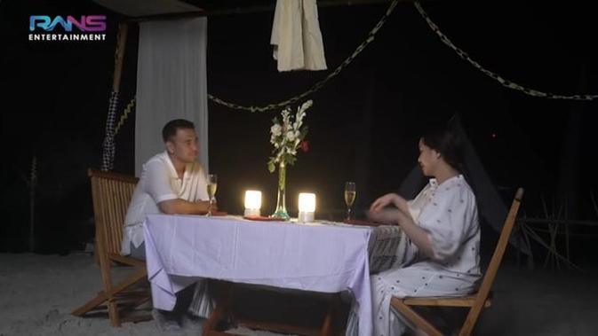 Momen dinner romantis Raffi Ahmad dan Nagita Slavina. (Sumber: YouTube/RANS Entertaiment)