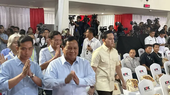 Pasangan capres-cawapres nomor urut 2 Prabowo Subianto-Gibran Rakabuming Raka menghadiri acara PAKU Integritas yang digelar KPK. (Liputan6.com/Ady Anugrahadi)