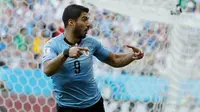 Penyerang Uruguay, Luis Suarez merayakan gol ke gawang Arab Saudi pada pertandingan kedua Grup A di Rostov Arena, Rostov-on-Don, Rabu (20/6). Gol tunggal Suarez memastikan Uruguay lolos ke babak 16 besar Piala Dunia 2018. (AP/Andrew Medichini)