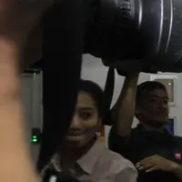 Jangan asal pilih kacamata, tengok deh Firza Husein. Kacamatanya terlihat kece soalnya pas di wajah. (Liputan6.com/Abdillah)