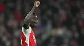 Pemain Arsenal, Bukayo Saka merayakan kemenangan timnya atas Newcastle United pada laga lanjutan Liga Inggris 2023/2024 di Emirates Stadium, London, Inggris, Minggu (25/02/2024) dini hari WIB. (AFP/Justin Tallis)