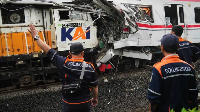 Ditabrak Argo Bromo Anggrek, Gerbong Khusus Wanita KRL Commuter Hancur