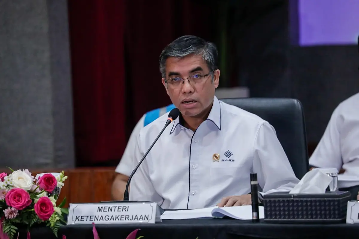 Menteri Ketenagakerjaan, Yassierli dalam Konferensi Pers Paket Kebijakan Ekonomi untuk Kesejahteraan di Kantor Kementerian Koordinator Bidang Perekonomian, Jakarta, Senin (16/12/2024).