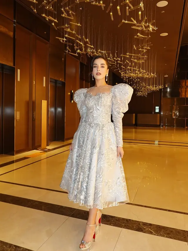 Potret Tasya Farasya bak Princess dalam Balutan Gaun Icy Blue Berkilau