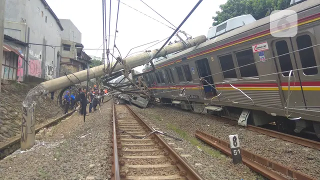 KRL Anjlok