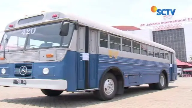 Tidak hanya bus kayu di pameran bus klasik yang digelar di JIExpo, pengunjung bisa melihat dari dekat 10 bus klasik lainnya.