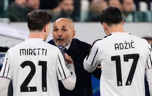 Pelatih Juventus, Luciano Spalletti, berbicara kepada sang gelandang Fabio Miretti saat laga Liga Champions 2025/2026 melawan Sporting CP di Allianz Stadium, Turin, Rabu (5/11/2025) dini hari WIB. (Marco Bertorello/AFP)
AFPForum