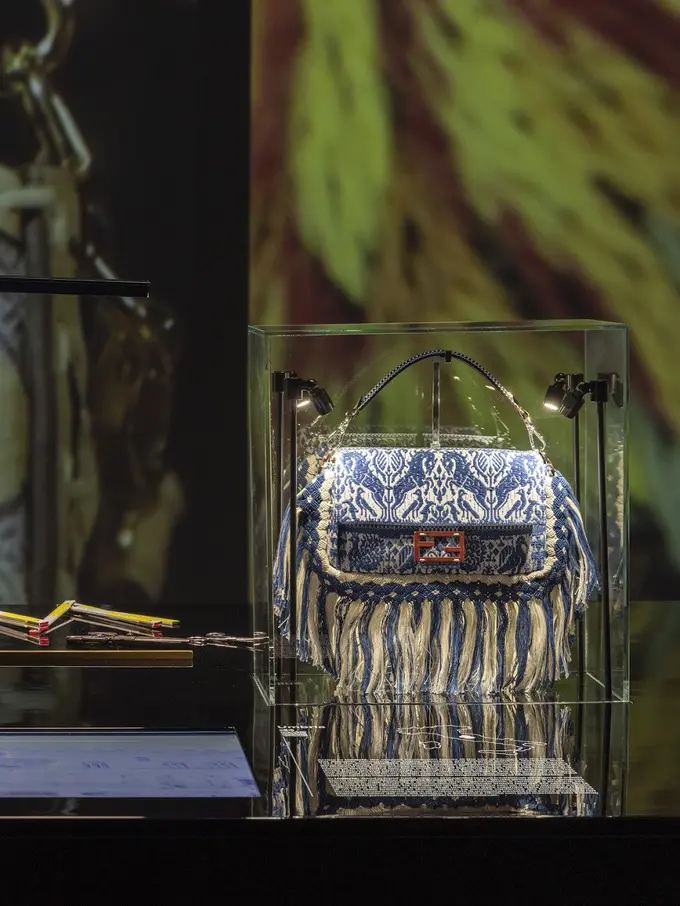 Fendi Hand in Hand, Pameran Tas Baguette Kreasi Perajin Lokal Italia
