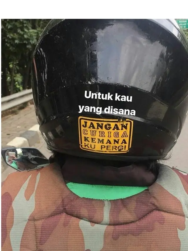 Tulisan helm ojol (Sumber: Instagram/dramaojol_id)