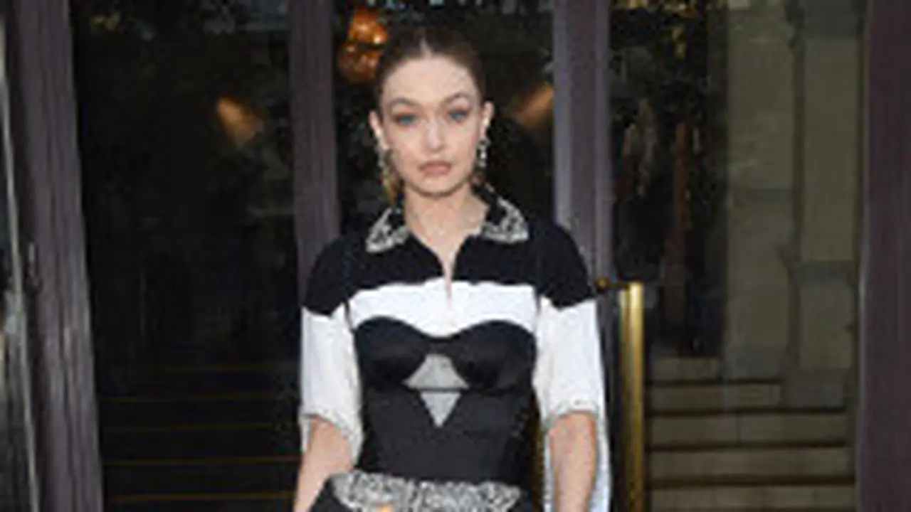 Gigi Hadid hingga Mia Goth Tampil Memukau di Vogue Paris Foundation Gala