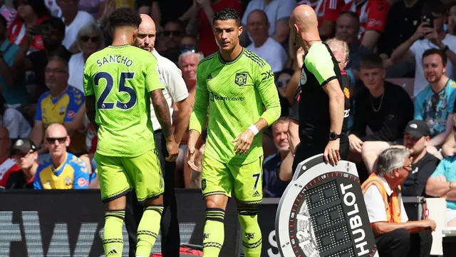 Foto: Momen Cristiano Ronaldo Jadi Cadangan Lagi Kontra Southampton di Liga Inggris, Laga Terakhir Bersama MU?