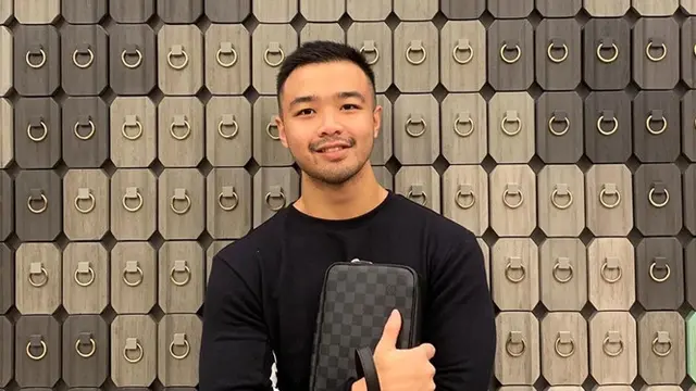6 Potret Himawan Hermanto, Adik Tina Toon yang Tak Kalah Memesona
