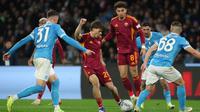 Duel Napoli vs AS Roma pada laga giornata 25 Serie A Liga Italia 2025/2026, Senin (16/2/2026) dini hari WIB. (CARLO HERMANN / AFP)