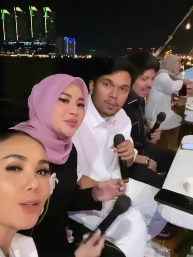 6 Momen Ulang Tahun Aurel Hermanyah yang ke-24, Meriah Dirayakan di Atas Kapal