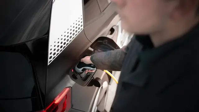 Bahan Bakar Mobil Mengalami Kebocoran