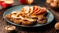 Vitamin, mineral, dan energi akan terpenuhi dengan anda sarapan, baik sarapan dengan roti dan susu kental manis, pancake dan lainnya. (Foto: Shutterstock)