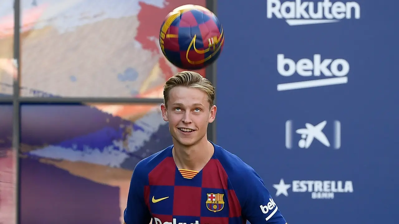 Senyum Semringah Frenkie de Jong Jadi Pemain Baru Barcelona