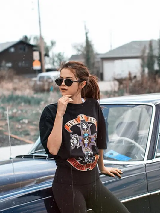 “Jennifer telah menjadi salah satu pendukung terbesar Selena. Dia (Jennifer) menganjurkan agar Selena mengikuti kata hatinya dan menolak segala pembenci yang datang,” ucap sumber. (Instagram/jenniferaniston)