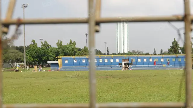Dibalik Pagar Besi