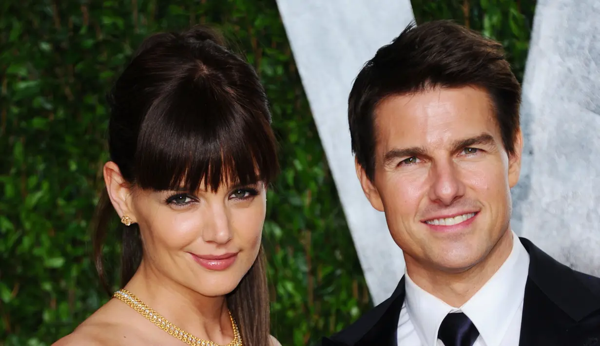 Tom Cruise menikah dengan Katie Holmes pada tahun 2006 silam. Kisah cinta mereka bersemi karena Katie Holmes penggemar berat Tom Cruise. Namun sayang, pernikahan mereka harus kandas di tahun 2012 lalu. (AFP/Bintang.com)