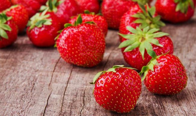 Buah strawberry bisa mencegah masalah penuaan dini | Photo: Copyright Thinkstockphotos.com