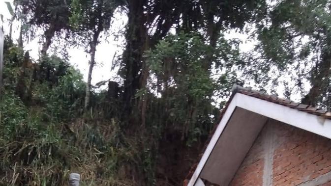 Tebing 7 Meter di Sukabumi Longsor Hantam Rumah Warga, Satu Warga Orang Luka-Luka