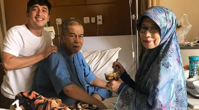 Irfan Hakim bersama ayahnya, H. Rosyid Sukarya (Instagram/@irfanhakim75)