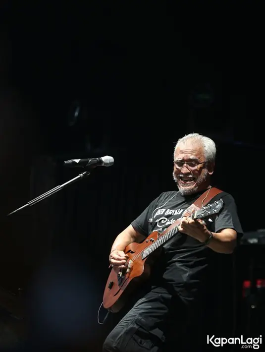 Mengutip KapanLagi.com, sederet lagu yang turut dibawakan oleh Iwan Fals dalam konser ulang tahunnya yang ke-61 antara lain: 11 Juli 1996, Di Ujung Abad, Untuk Para Pengabdi, serta sederet lagu hits lawas miliknya. (KapanLagi.com/Budy Santoso)