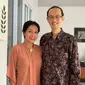 Reza Gunawan, dan Dewi Lestari, tampil elegan dengan batik dan kebaya saat menghadiri acara wisuda Keenan Avalokita Kirana. (Foto: Instagram/@rezagunawan)